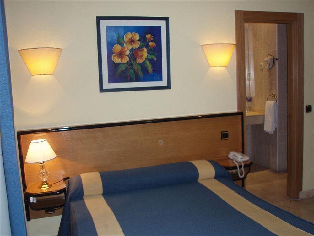 Hostal Buenos Aires Мадрид Экстерьер фото