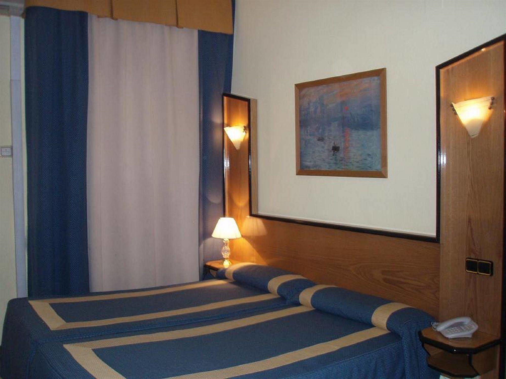 Hostal Buenos Aires Мадрид Экстерьер фото