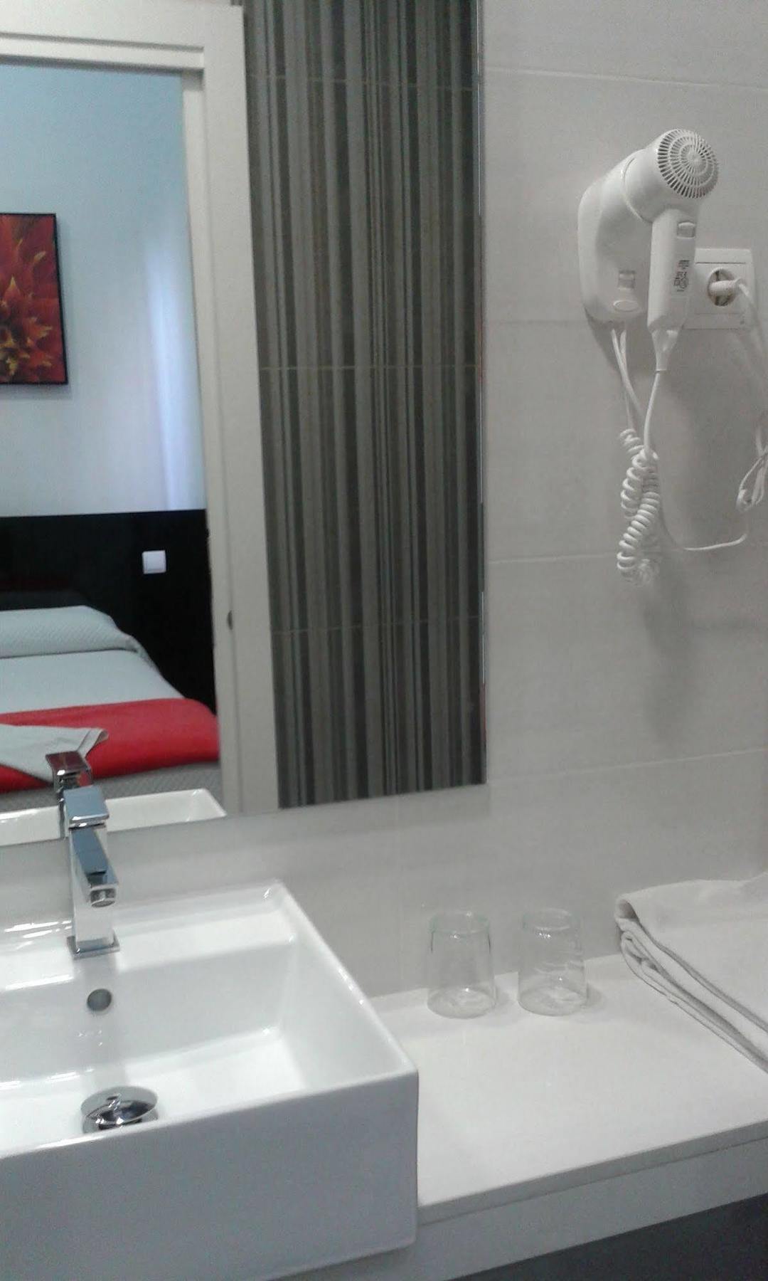 Hostal Buenos Aires Мадрид Экстерьер фото